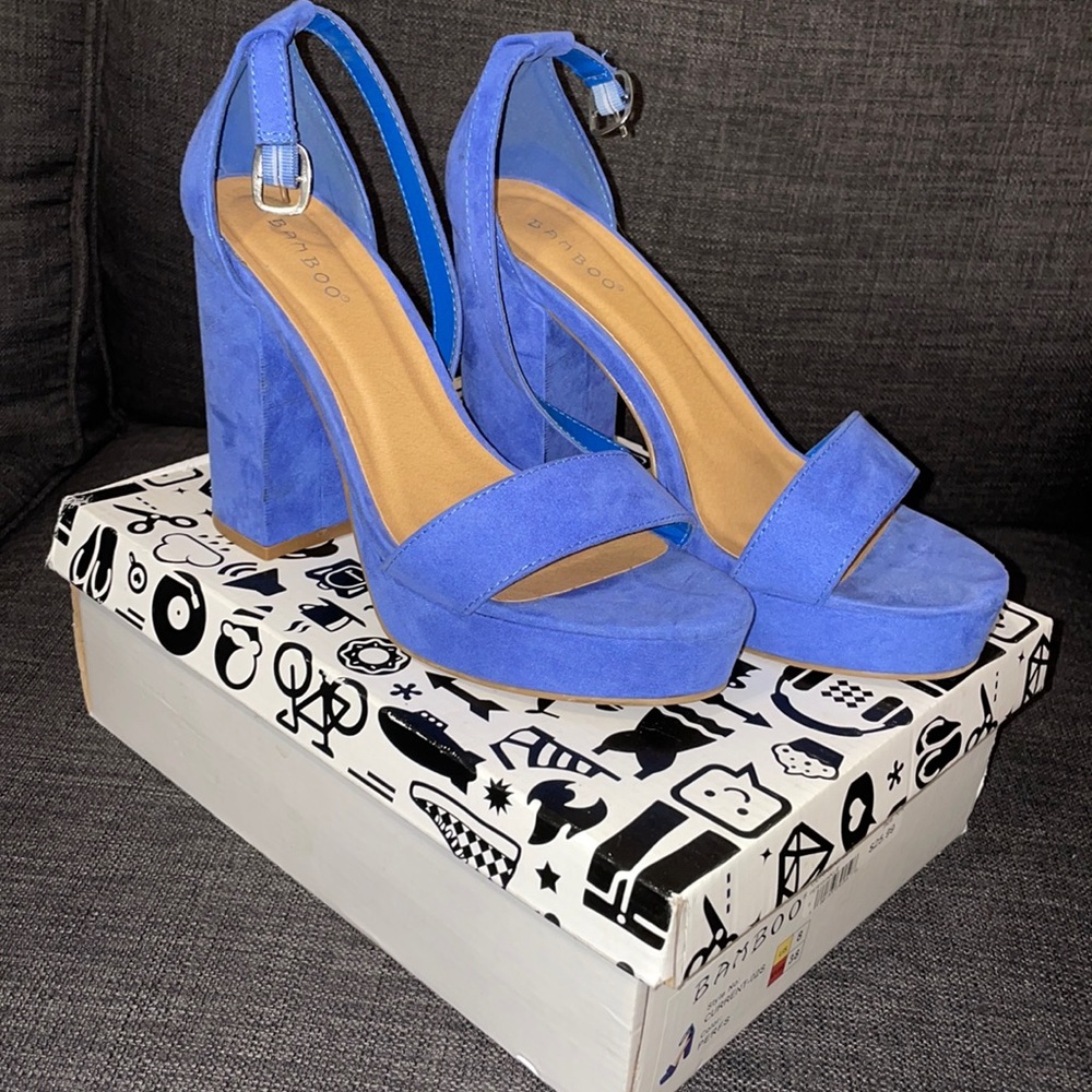 BAMBOO blue heels size 8